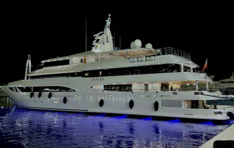 Yachting: 
Megayacht